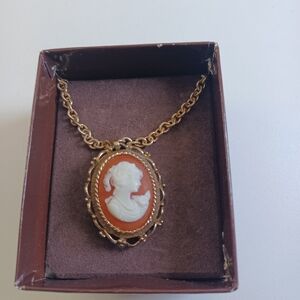 VINTAGE VANDA USA CARVED CAMEO PERFUME LOCKET FILIGREE PENDANT NECKLACE IN BOX